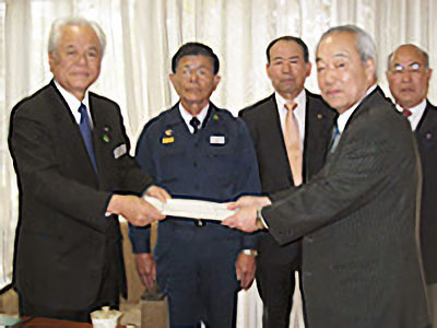 綾町役場での調印式