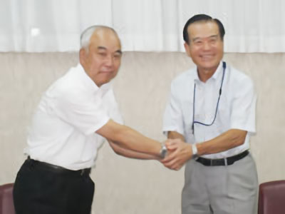 荒尾市役所での調印式