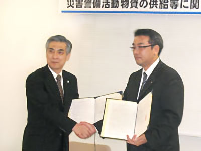富山県警察本部での調印式