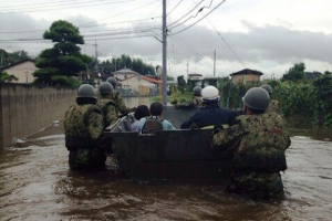 渡河ボートでの救助活動