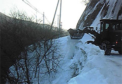 山梨県丹波山１８号線の除雪作業