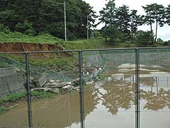 ながたの湯テニスコート付近　崩落（H18/7/20）