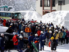 新潟市消防団員による除雪