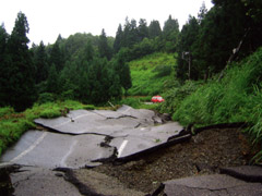 7月14日　県道長岡栃尾巻線（荒沢～小長沢間）