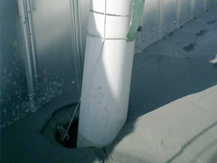 液状化により埋もれた電柱（湊町）