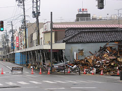 大きな被害が及んだ商店街（閻魔通り）