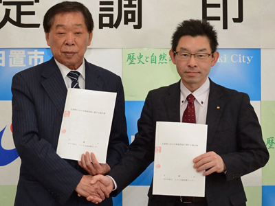 鹿児島県日置市での調印式